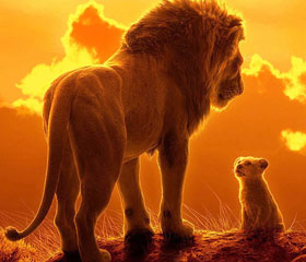 León con su cachorro en un atardecer