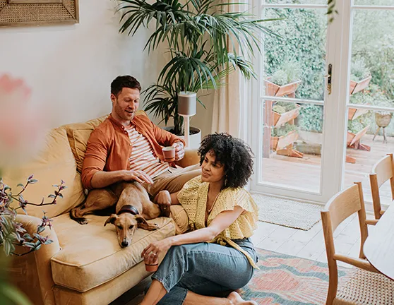 ¿Me cubre el seguro si mi perro muerde o si rompe el sofá de un amigo o si realiza otros desperfectos?