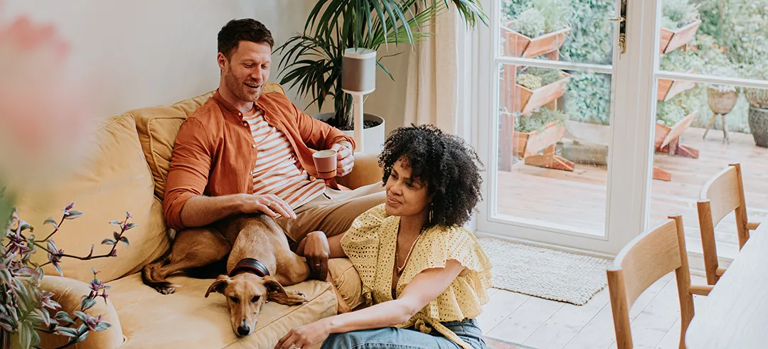 ¿Me cubre el seguro si mi perro muerde o si rompe el sofá de un amigo o si realiza otros desperfectos?